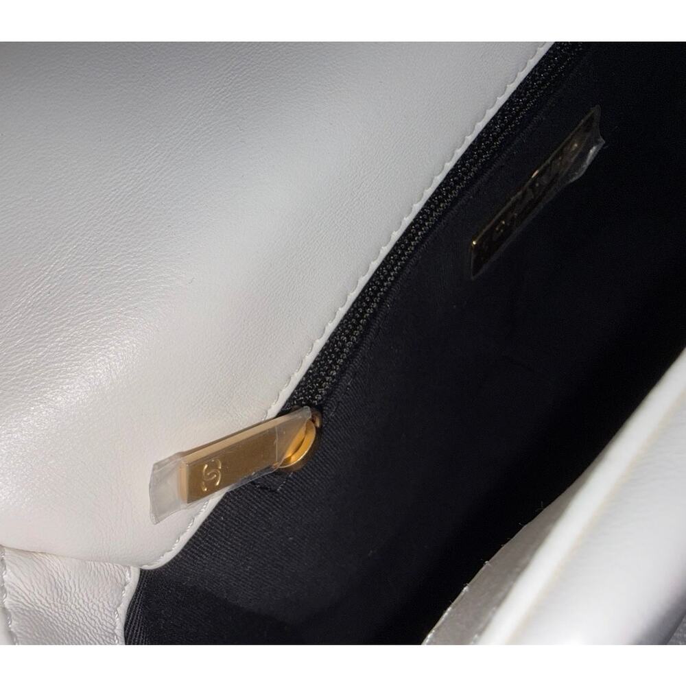 New Chanel medium 19 flap bag in white lambskin gold & silver tone hardware - Picture 13 of 13
